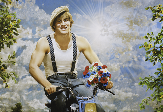 Pierre & Gilles, Gérard à la campagne (Hugo Marquez), 2014. Acrylique sur photographie imprimée par jet d’encre sur toile et encadrée, 168 x 135 cm. © Pierre & Gilles / Courtesy galerie Templon, Paris, Bruxelles