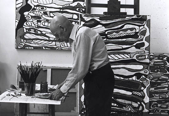 Jean Dubuffet dans son atelier à Vence, 1967 © Archives Fondation Dubuffet, Paris. Photo L. Joubert